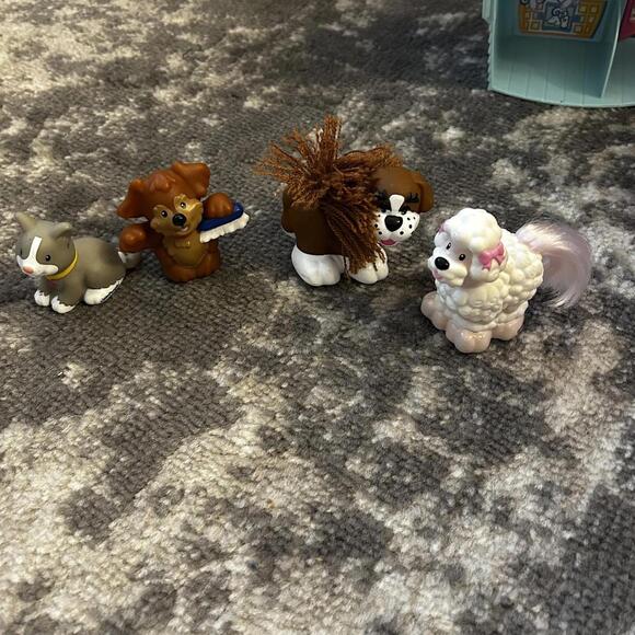 Fisher-Price Little People Sonya Lee & Her Pet Salon Playset - Picture 2 of 7